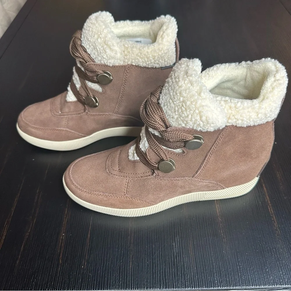 Women's SOREL Out N About Faux Shearling Bootie Tobacco/Natural Size 8